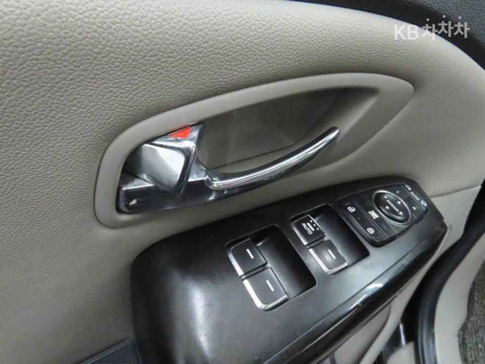Kia Carnival — miniaturë 9