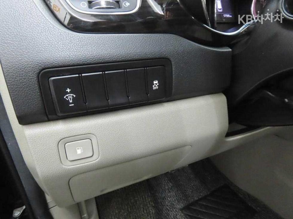 Kia Carnival — miniaturë 10