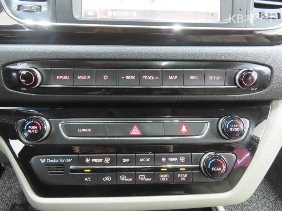 Kia Carnival — miniaturë 11