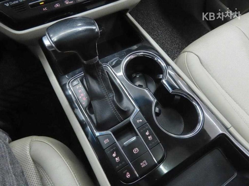 Kia Carnival — miniaturë 12