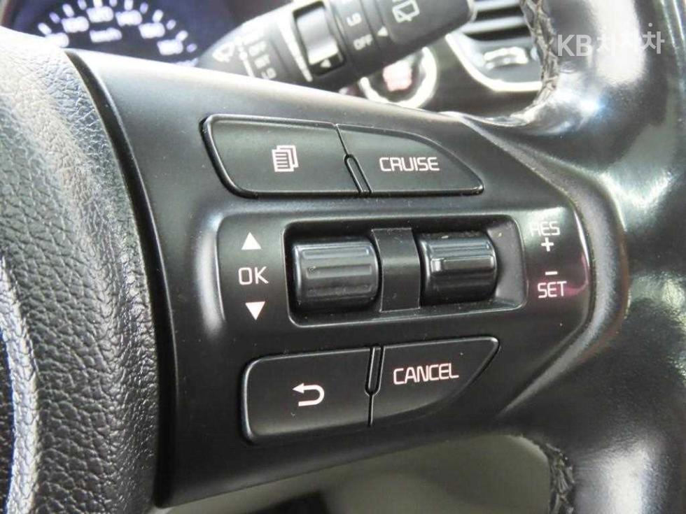 Kia Carnival — miniaturë 16