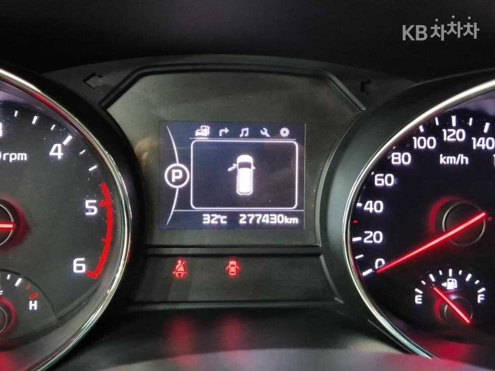Kia Carnival — miniaturë 6