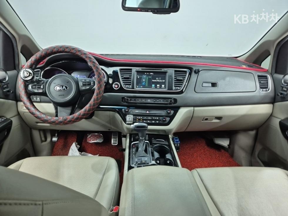 Kia Carnival — miniaturë 7