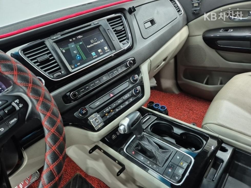 Kia Carnival — miniaturë 10