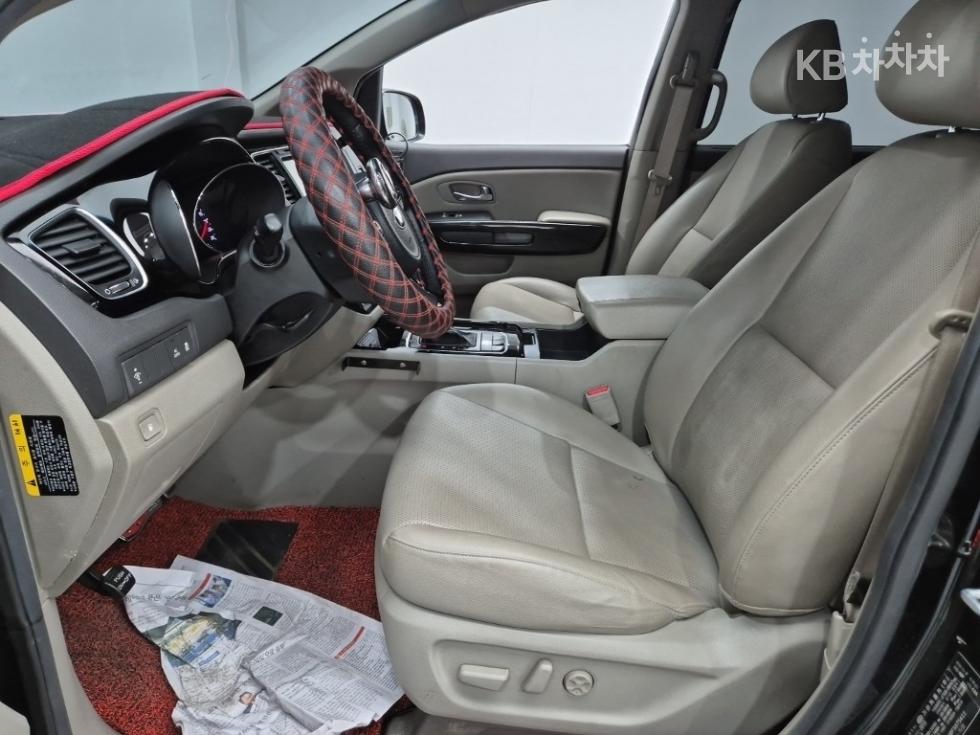 Kia Carnival — miniaturë 11