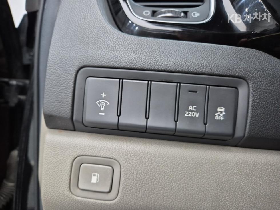 Kia Carnival — miniaturë 17
