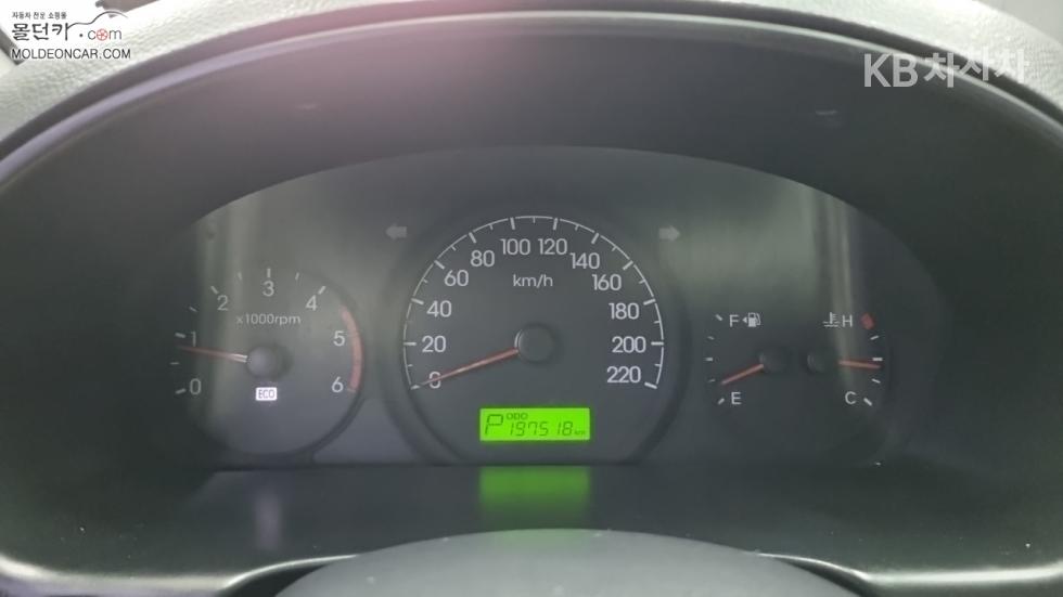 Hyundai Starex — miniaturë 5