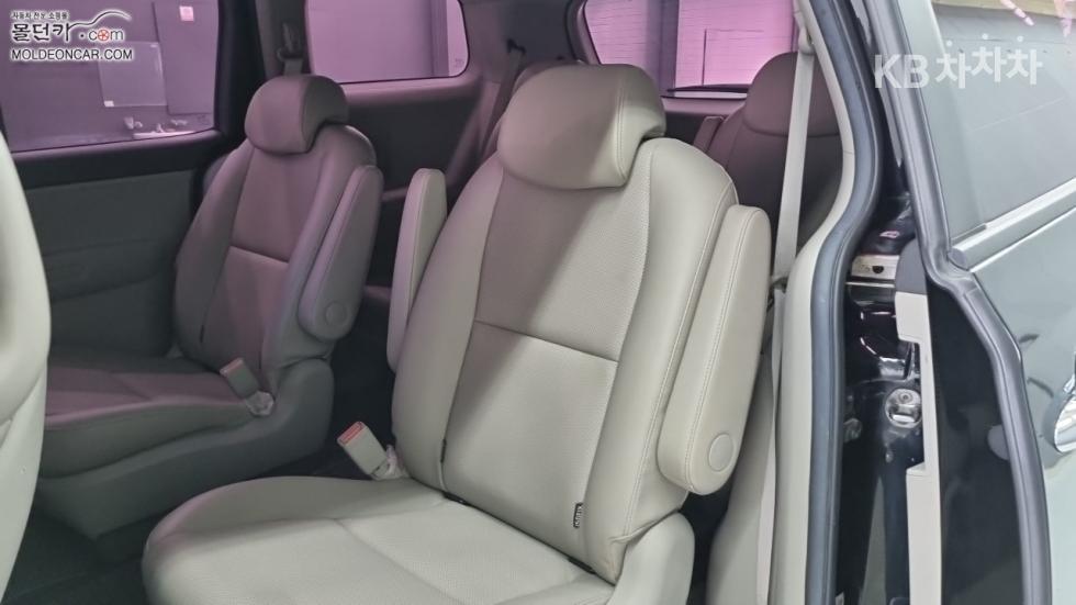 Kia Carnival — miniaturë 10