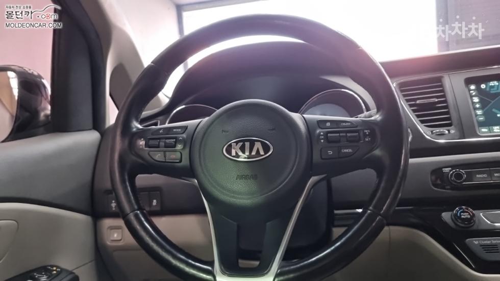 Kia Carnival — miniaturë 11