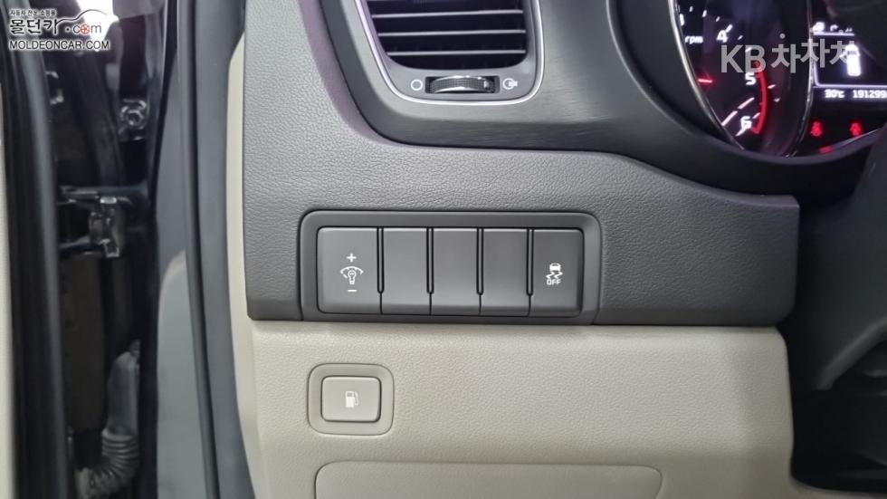 Kia Carnival — miniaturë 16