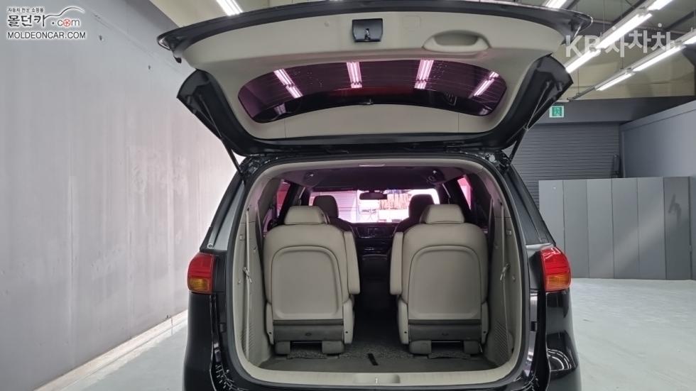 Kia Carnival — miniaturë 18