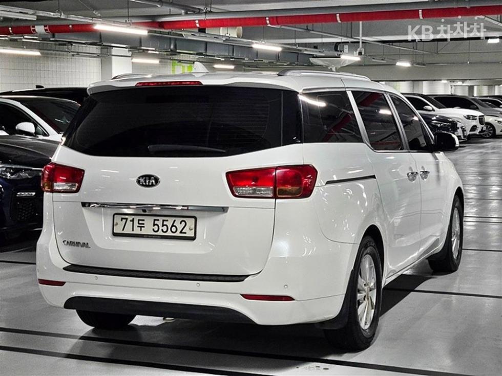 Kia Carnival — miniaturë 3