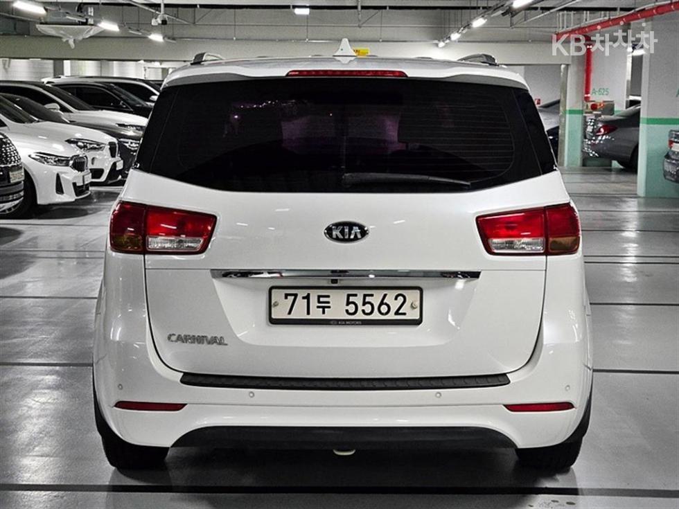 Kia Carnival — miniaturë 4