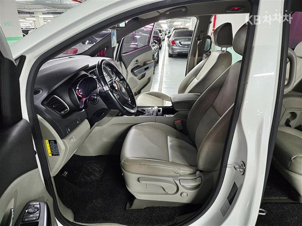 Kia Carnival — miniaturë 6