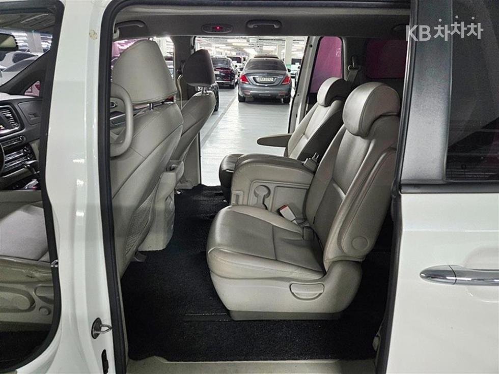 Kia Carnival — miniaturë 7