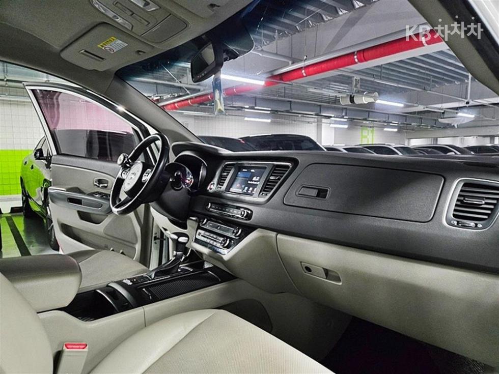 Kia Carnival — miniaturë 8