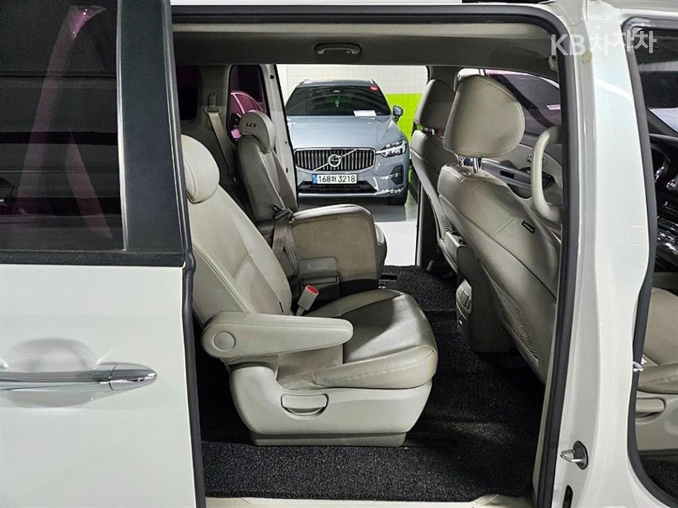 Kia Carnival — miniaturë 9