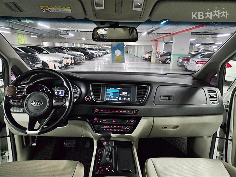 Kia Carnival — miniaturë 10