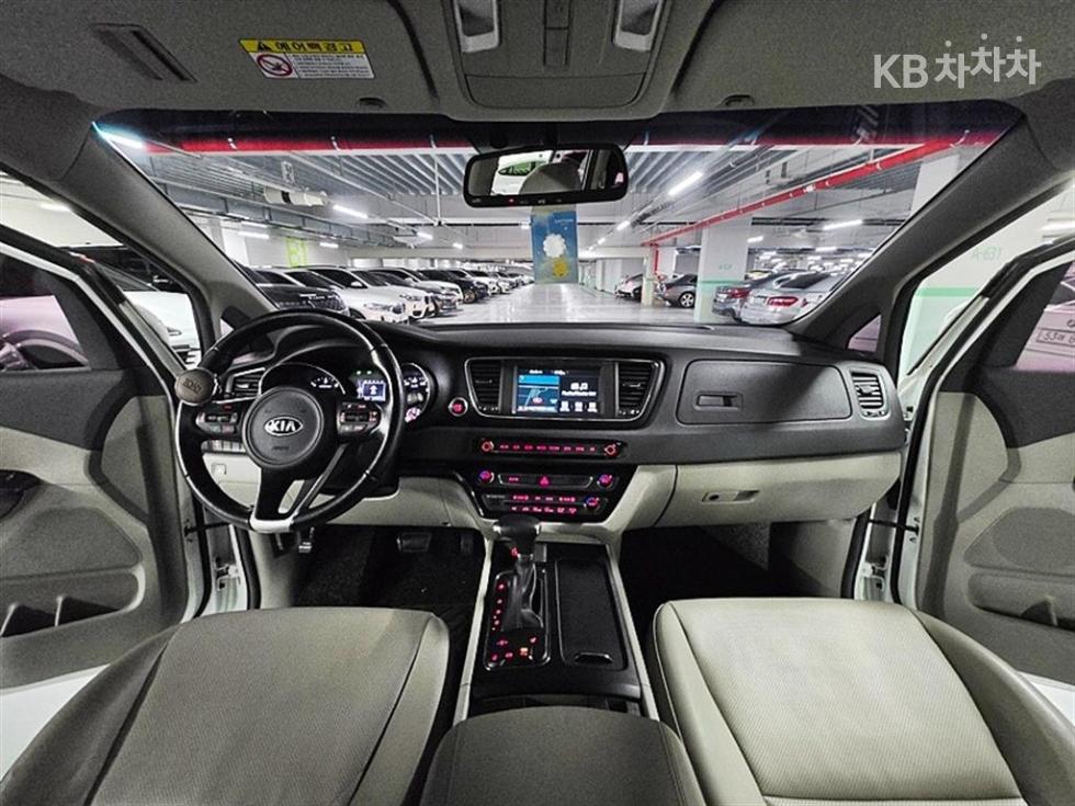 Kia Carnival — miniaturë 11