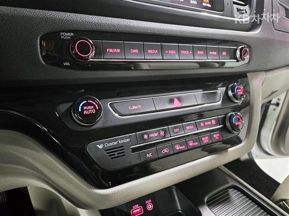 Kia Carnival — miniaturë 17
