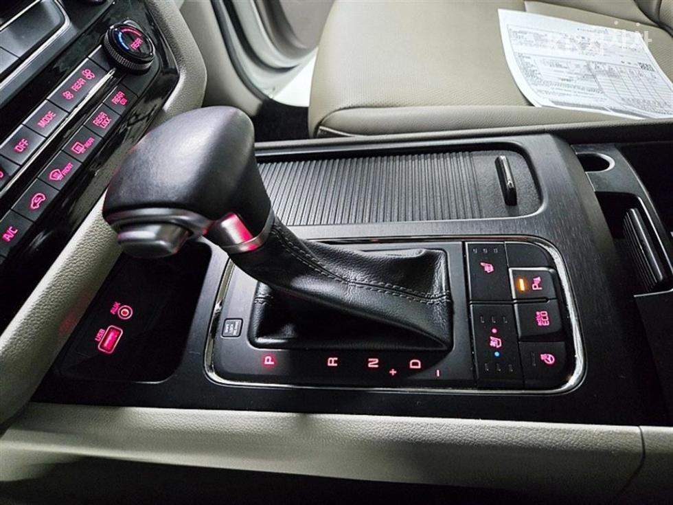 Kia Carnival — miniaturë 18