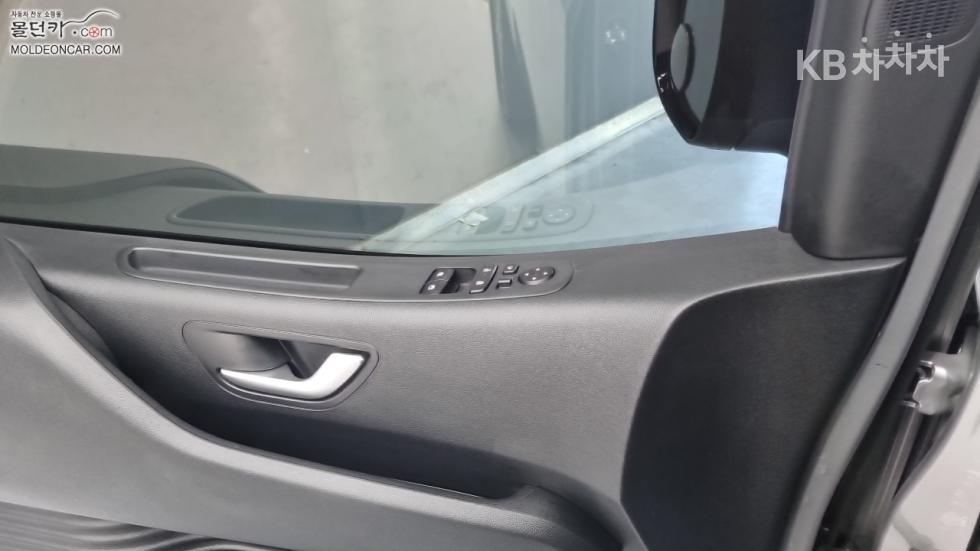 Hyundai Staria — miniaturë 17