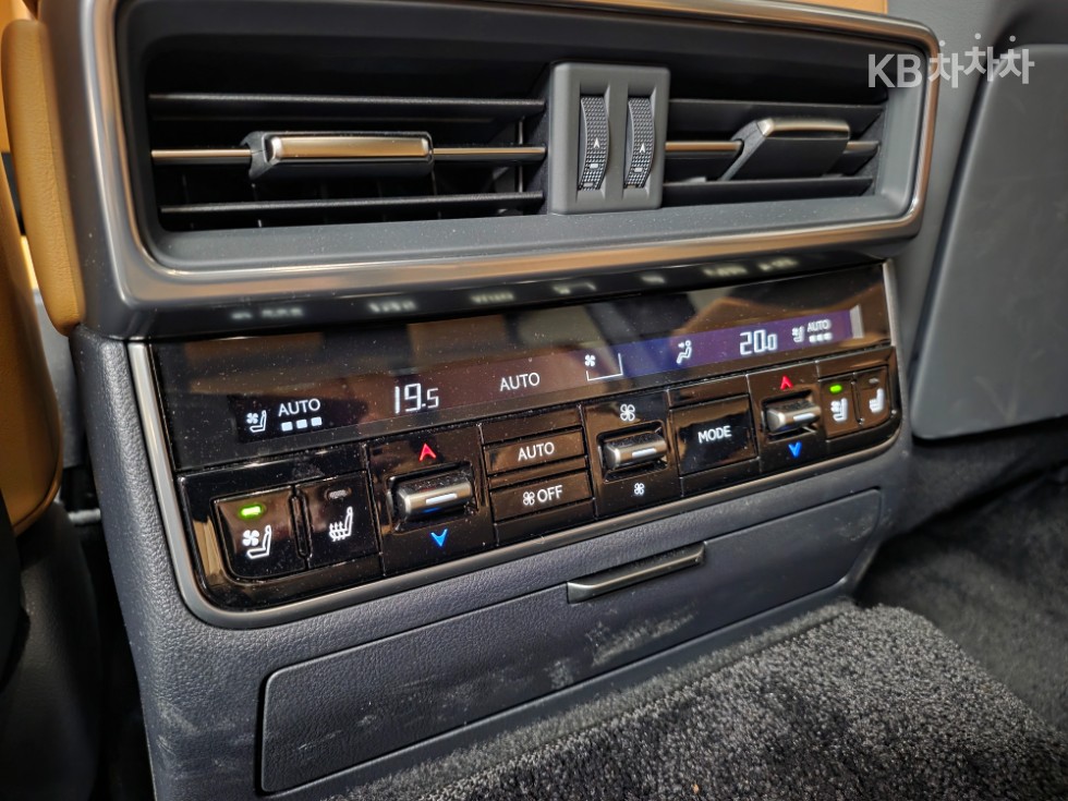 Lexus LX — miniaturë 15