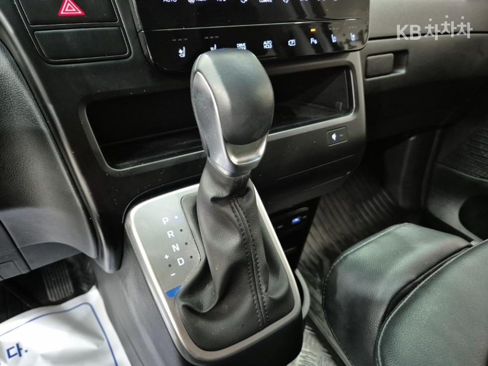Hyundai Staria, 2022, фотография 8