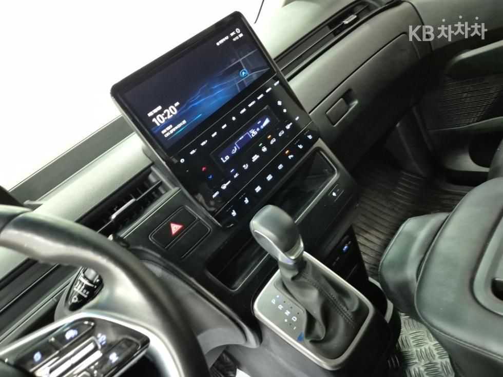 Hyundai Staria, 2022, фотография 10