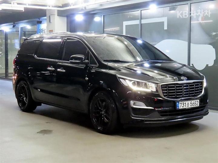 Kia Carnival 11-Seater Prestige — foto 1