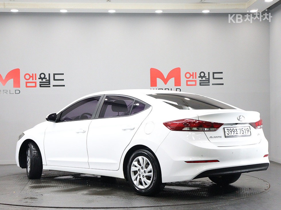 Hyundai Avante — miniaturë 4