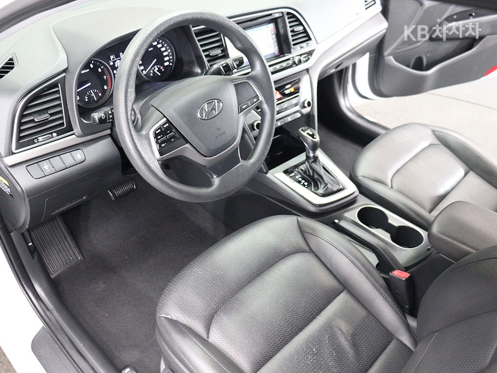 Hyundai Avante — miniaturë 18