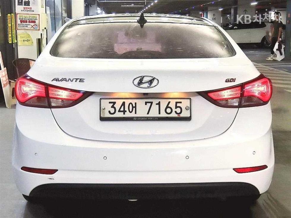 Hyundai Avante — miniaturë 5