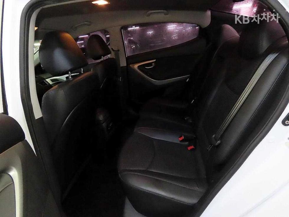 Hyundai Avante — miniaturë 7