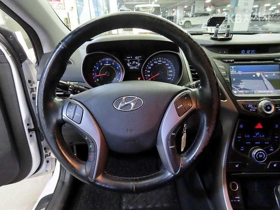 Hyundai Avante — miniaturë 8