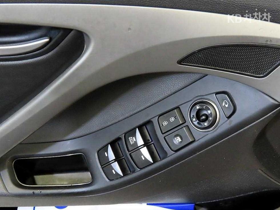 Hyundai Avante — miniaturë 13
