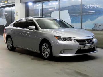 Lexus ES Supreme XV60 — foto 1
