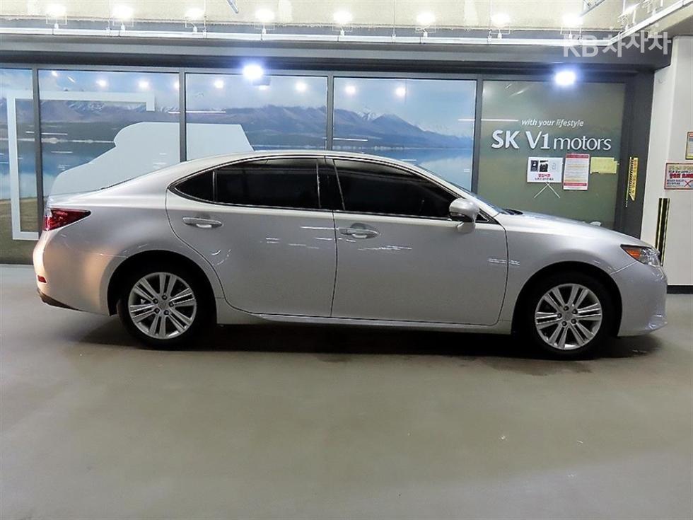 Lexus ES — miniaturë 3