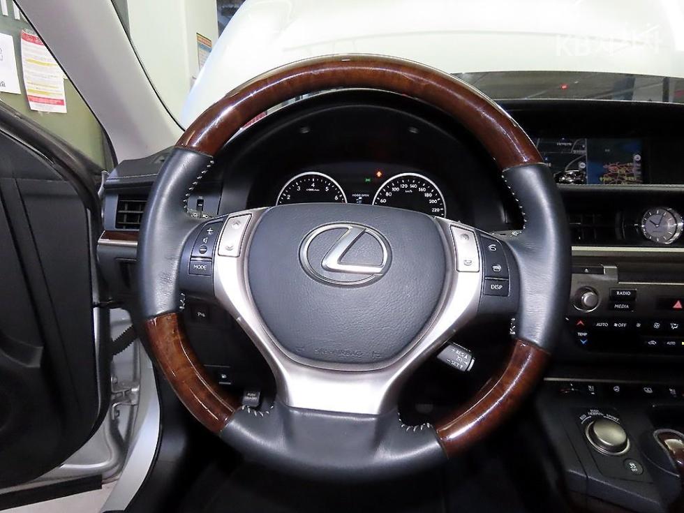 Lexus ES — miniaturë 8