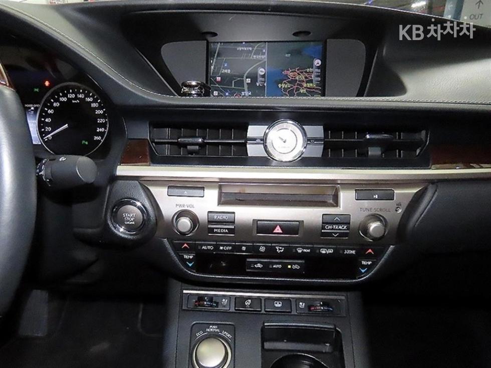 Lexus ES — miniaturë 11