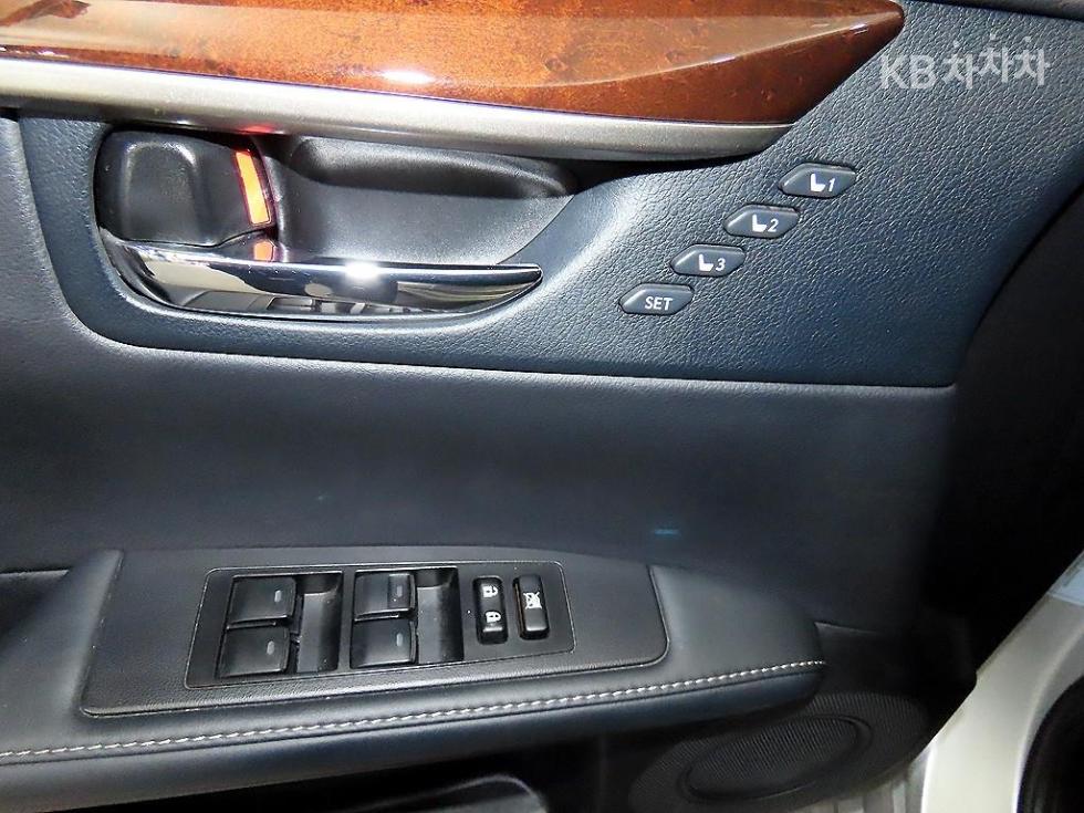 Lexus ES — miniaturë 13