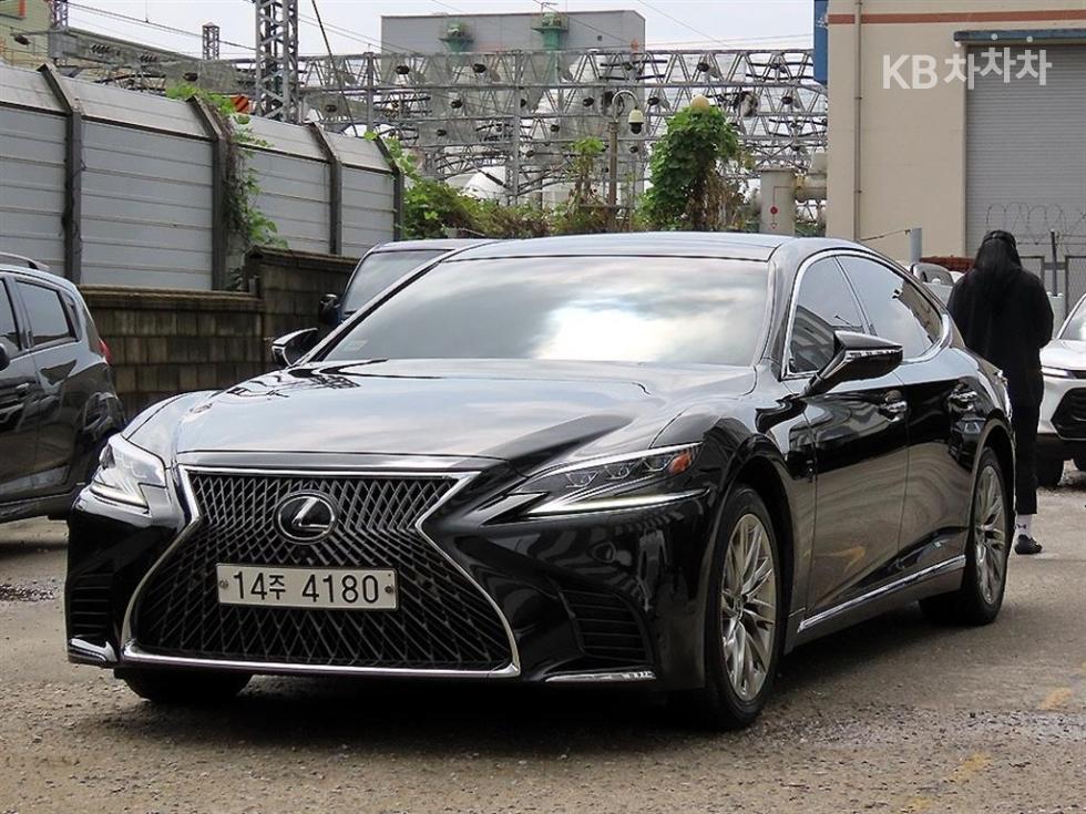 Lexus LS