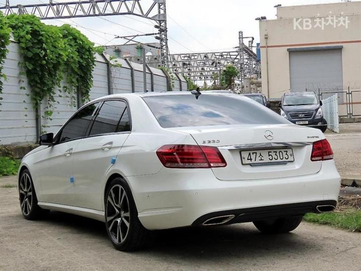 Mercedes-Benz E-klasse — miniaturë 3