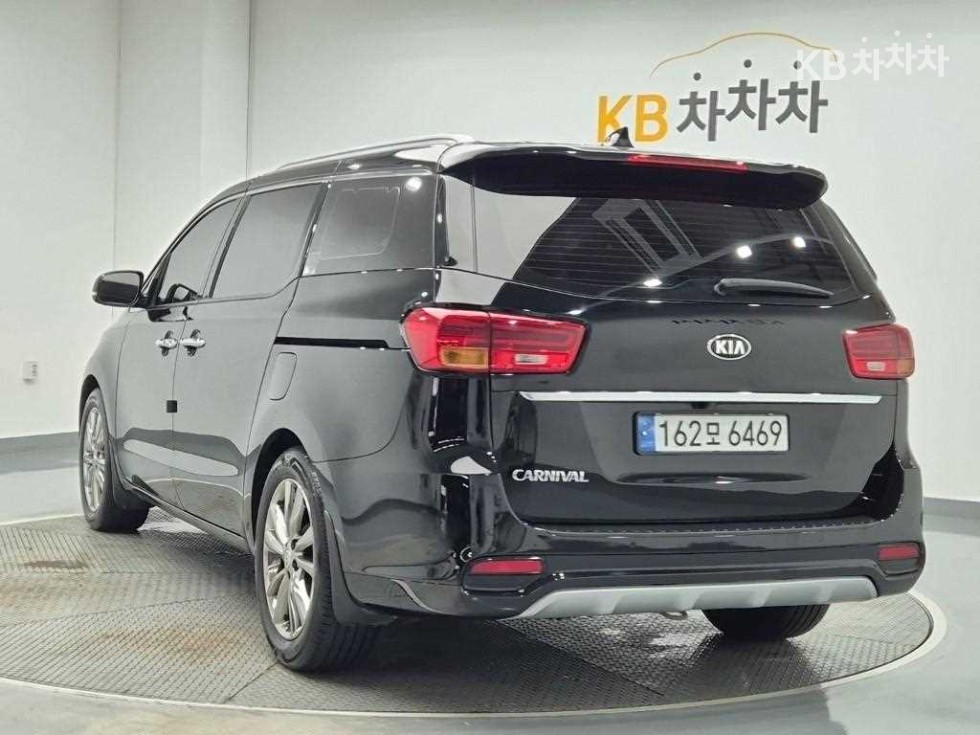Kia Carnival — miniaturë 2