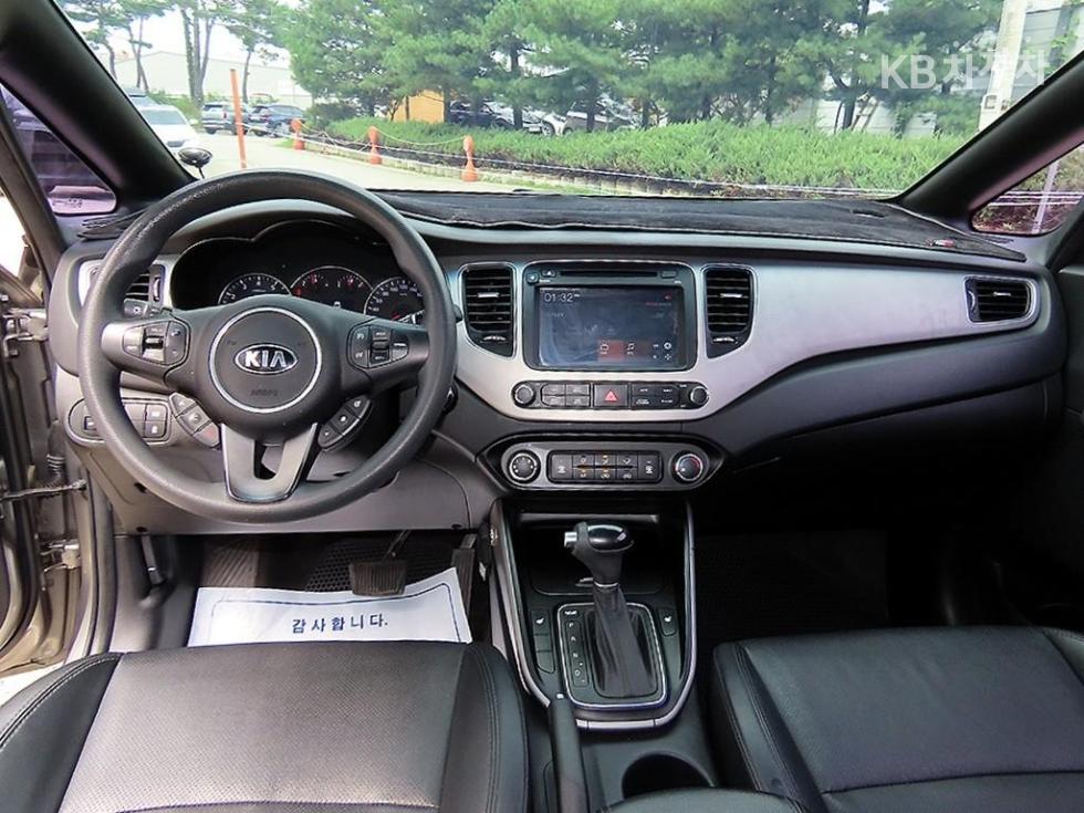 Kia Carens — miniaturë 7