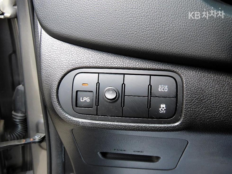 Kia Carens — miniaturë 12