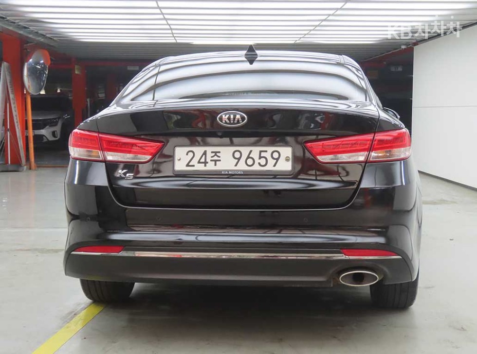 Kia K5 — miniaturë 4