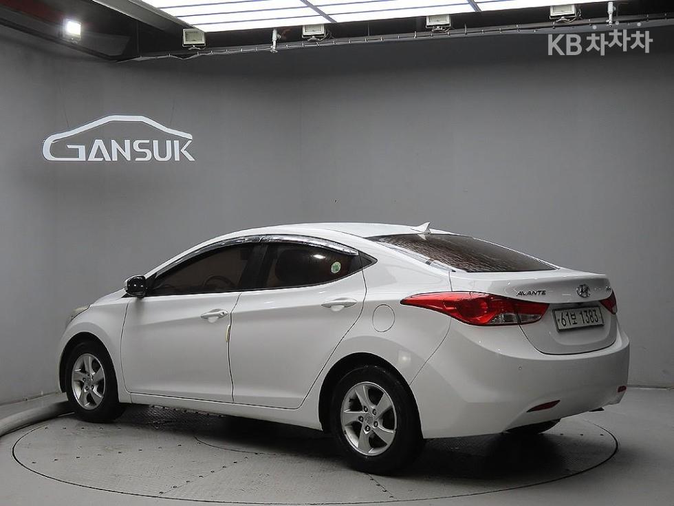 Hyundai Avante — miniaturë 3