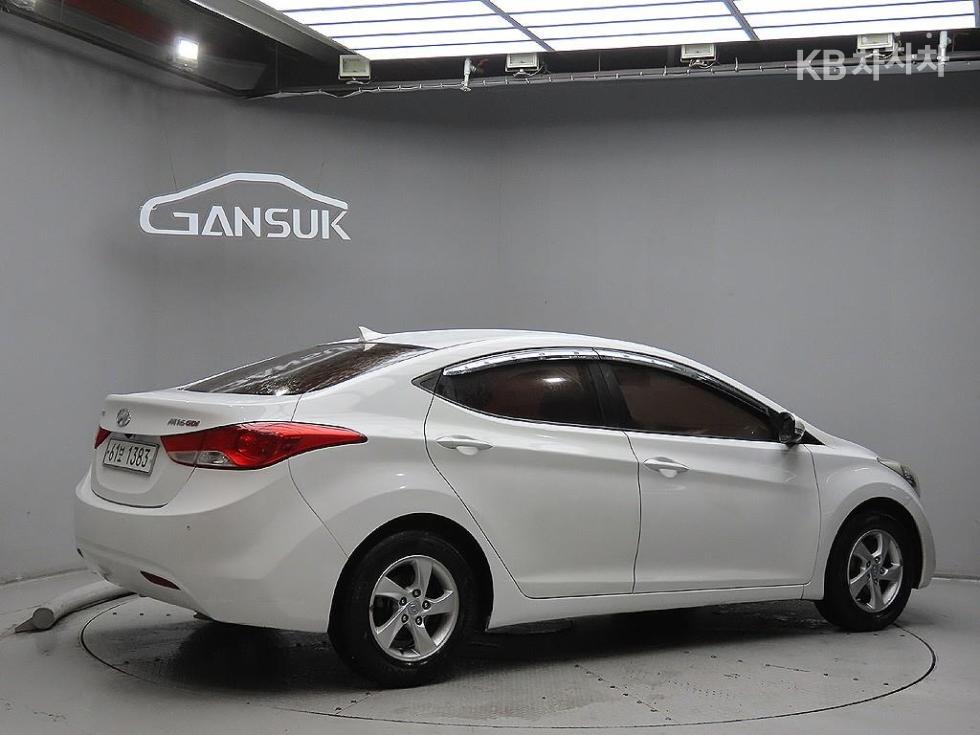 Hyundai Avante — miniaturë 4