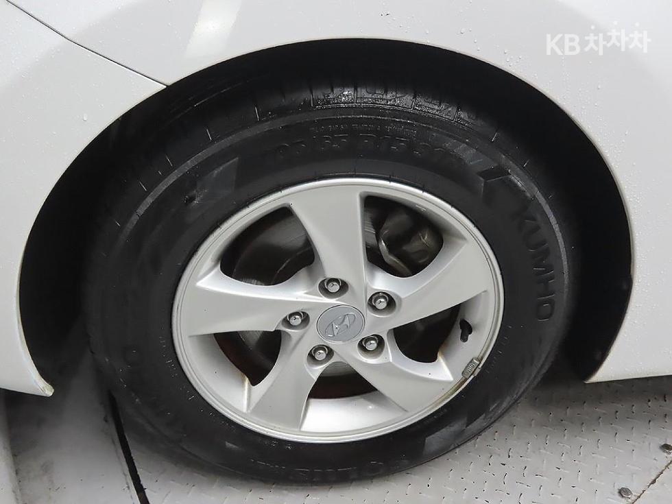 Hyundai Avante — miniaturë 5